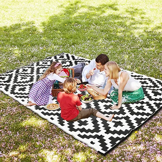 Plastic Straw Woven Beach Picnic Large Outside Waterproof Outdoor Patio Rug 